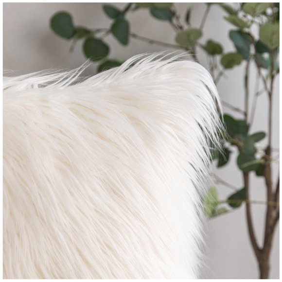 NEW Phantoscope Faux Fur Pillow Case - Picture 2 of 6